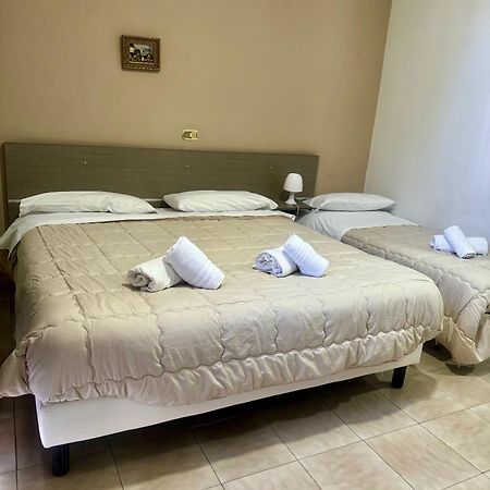 Hotel Il Santuario - Pompei Помпей Екстериор снимка