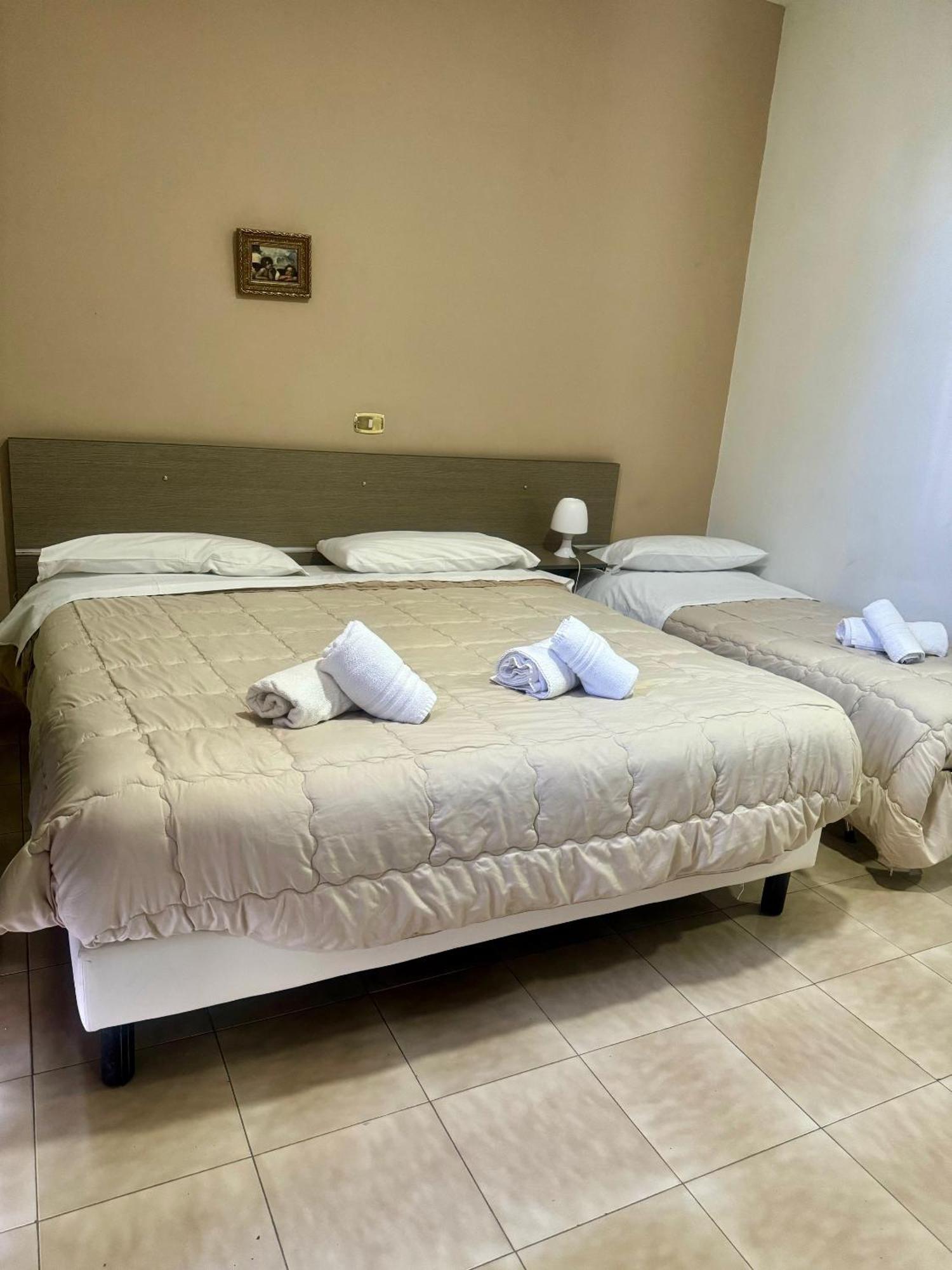 Hotel Il Santuario - Pompei Помпей Екстериор снимка