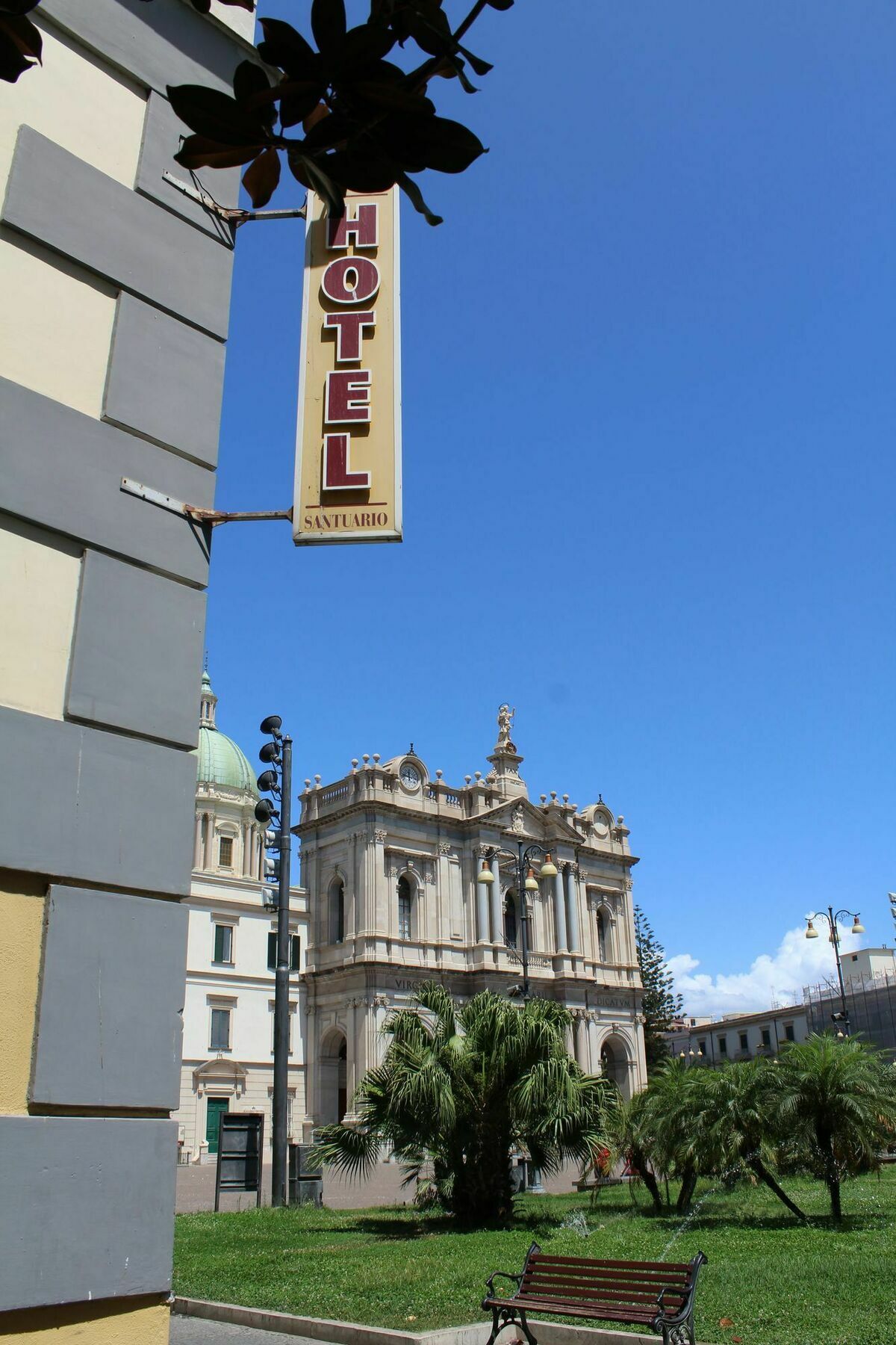 Hotel Il Santuario - Pompei Помпей Екстериор снимка